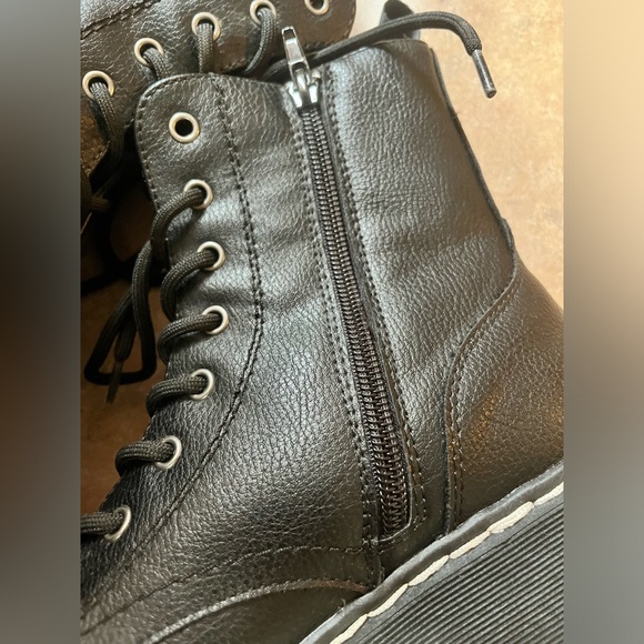Black Leather Boots - Picture 5 of 8